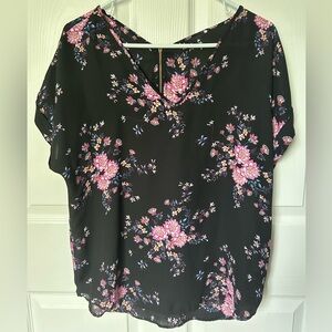Black and Pink Floral V Neck Short Sleeve Blouse Size Large
